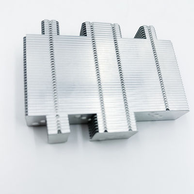 Dostosowane części do obróbki CNC Miedziane aluminiowe żebra chłodnicy do procesora