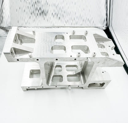 Frezowanie CNC części aluminiowych Podstawa wnęki dla bezzałogowego drona / inteligentnej kamery bezpieczeństwa