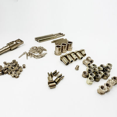 Dostosowane śruby mosiężne / mosiężne części toczone CNC Tolerancja 0,01 mm-0,05 mm